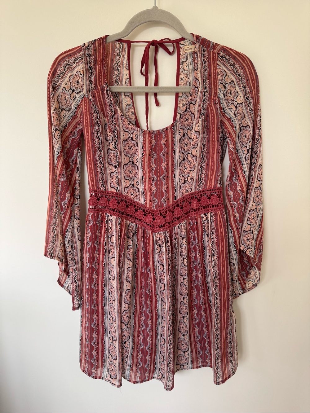 Hollister Boho Floral Print Scoop Neck Mini Dress in Dusty Rose - Picture 2 of 14